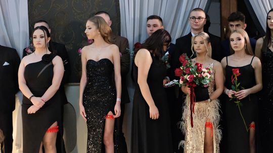 Studniówka 2025 - Zespół Szkół Ekonomicznych i Mundurowych w Chełmie cz. II [GALERIA ZDJĘĆ]