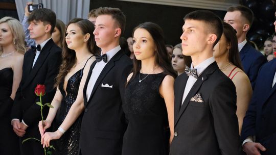 Studniówka 2025 - Zespół Szkół Ekonomicznych i Mundurowych w Chełmie cz. II [GALERIA ZDJĘĆ]