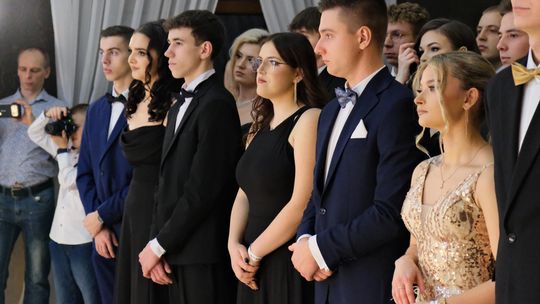 Studniówka 2025 - Zespół Szkół Ekonomicznych i Mundurowych w Chełmie cz. II [GALERIA ZDJĘĆ]