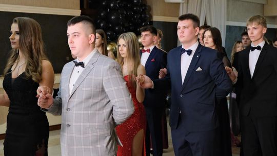 Studniówka 2025 - Zespół Szkół Ekonomicznych i Mundurowych w Chełmie cz. II [GALERIA ZDJĘĆ]