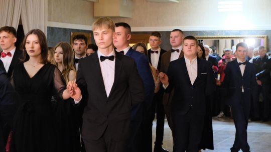 Studniówka 2025 - Zespół Szkół Ekonomicznych i Mundurowych w Chełmie cz. II [GALERIA ZDJĘĆ]