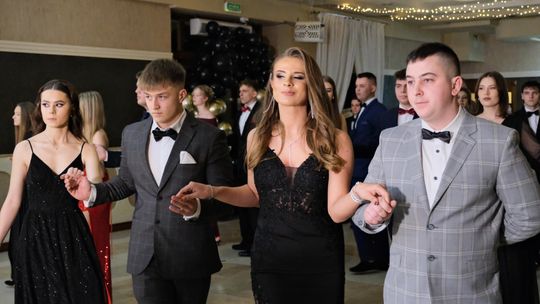 Studniówka 2025 - Zespół Szkół Ekonomicznych i Mundurowych w Chełmie cz. II [GALERIA ZDJĘĆ]