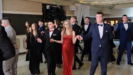 Studniówka 2025 - Zespół Szkół Ekonomicznych i Mundurowych w Chełmie cz. II [GALERIA ZDJĘĆ]