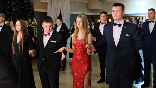 Studniówka 2025 - Zespół Szkół Ekonomicznych i Mundurowych w Chełmie cz. II [GALERIA ZDJĘĆ]