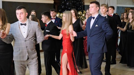 Studniówka 2025 - Zespół Szkół Ekonomicznych i Mundurowych w Chełmie cz. II [GALERIA ZDJĘĆ]