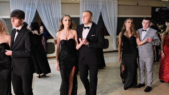 Studniówka 2025 - Zespół Szkół Ekonomicznych i Mundurowych w Chełmie cz. II [GALERIA ZDJĘĆ]