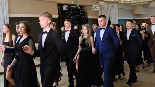 Studniówka 2025 - Zespół Szkół Ekonomicznych i Mundurowych w Chełmie cz. II [GALERIA ZDJĘĆ]