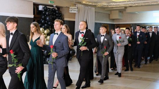 Studniówka 2025 - Zespół Szkół Ekonomicznych i Mundurowych w Chełmie cz. II [GALERIA ZDJĘĆ]