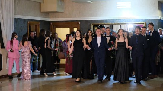 Studniówka 2025 - Zespół Szkół Ekonomicznych i Mundurowych w Chełmie cz. II [GALERIA ZDJĘĆ]