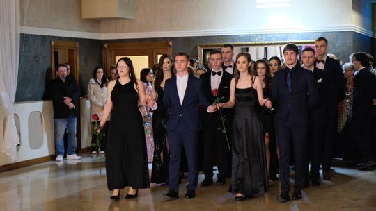 Studniówka 2025 - Zespół Szkół Ekonomicznych i Mundurowych w Chełmie cz. II [GALERIA ZDJĘĆ]