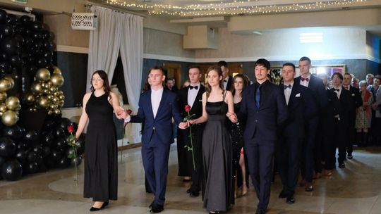 Studniówka 2025 - Zespół Szkół Ekonomicznych i Mundurowych w Chełmie cz. II [GALERIA ZDJĘĆ]