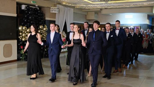 Studniówka 2025 - Zespół Szkół Ekonomicznych i Mundurowych w Chełmie cz. II [GALERIA ZDJĘĆ]