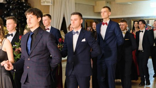 Studniówka 2025 - Zespół Szkół Ekonomicznych i Mundurowych w Chełmie cz. II [GALERIA ZDJĘĆ]