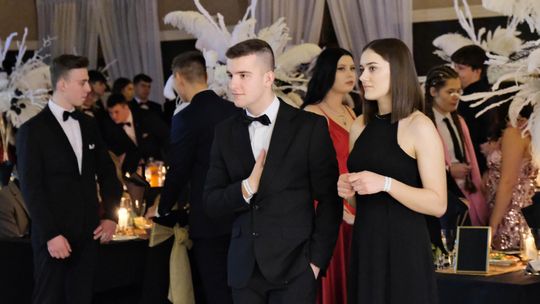 Studniówka 2025 - Zespół Szkół Ekonomicznych i Mundurowych w Chełmie cz. II [GALERIA ZDJĘĆ]