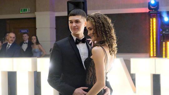 Studniówka 2025 - Zespół Szkół Ekonomicznych i Mundurowych w Chełmie cz. II [GALERIA ZDJĘĆ]