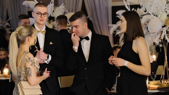 Studniówka 2025 - Zespół Szkół Ekonomicznych i Mundurowych w Chełmie cz. II [GALERIA ZDJĘĆ]