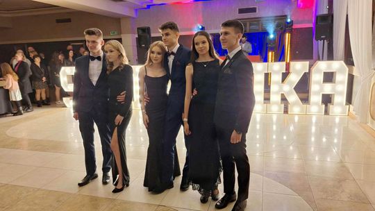 Studniówka 2025 - Zespół Szkół Ekonomicznych i Mundurowych w Chełmie cz. II [GALERIA ZDJĘĆ]