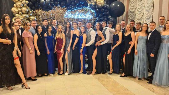 Studniówka 2025 - Zespół Szkół Ekonomicznych i Mundurowych w Chełmie cz. II [GALERIA ZDJĘĆ]