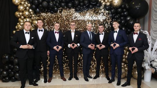 Studniówka 2025 - Zespół Szkół Ekonomicznych i Mundurowych w Chełmie cz. II [GALERIA ZDJĘĆ]