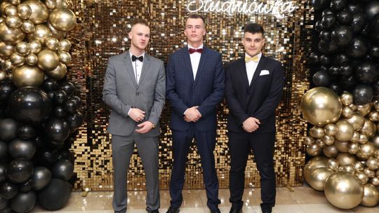 Studniówka 2025 - Zespół Szkół Ekonomicznych i Mundurowych w Chełmie cz. II [GALERIA ZDJĘĆ]