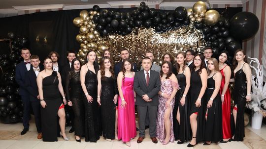 Studniówka 2025 - Zespół Szkół Ekonomicznych i Mundurowych w Chełmie cz. II [GALERIA ZDJĘĆ]