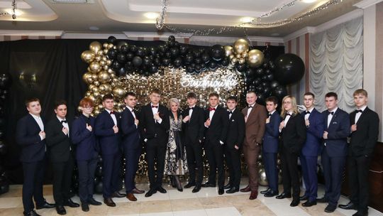 Studniówka 2025 - Zespół Szkół Ekonomicznych i Mundurowych w Chełmie cz. II [GALERIA ZDJĘĆ]