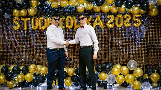 Studniówka 2025 - ZSCKR w Siennicy Różanej [GALERIA ZDJĘĆ]