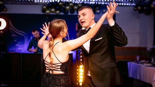 Studniówka 2025 - ZSCKR w Siennicy Różanej [GALERIA ZDJĘĆ]