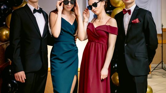 Studniówka 2025 - ZSCKR w Siennicy Różanej [GALERIA ZDJĘĆ]