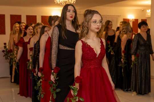 Studniówka 2025 - II Liceum Ogólnokształcące im. C. K. Norwida w Krasnymstawie [GALERIA ZDJĘĆ]