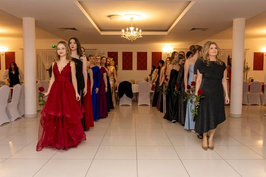 Studniówka 2025 - II Liceum Ogólnokształcące im. C. K. Norwida w Krasnymstawie [GALERIA ZDJĘĆ]