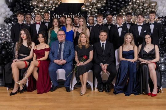 Studniówka 2025 - II Liceum Ogólnokształcące im. C. K. Norwida w Krasnymstawie [GALERIA ZDJĘĆ]