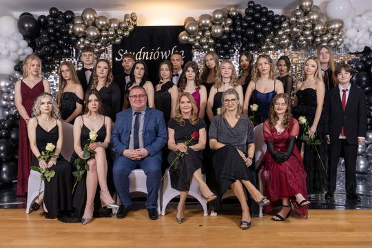 Studniówka 2025 - II Liceum Ogólnokształcące im. C. K. Norwida w Krasnymstawie [GALERIA ZDJĘĆ]