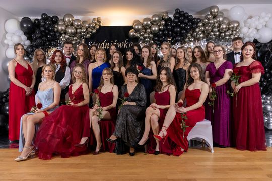 Studniówka 2025 - II Liceum Ogólnokształcące im. C. K. Norwida w Krasnymstawie [GALERIA ZDJĘĆ]