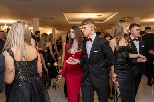 Studniówka 2025 - II Liceum Ogólnokształcące im. C. K. Norwida w Krasnymstawie [GALERIA ZDJĘĆ]