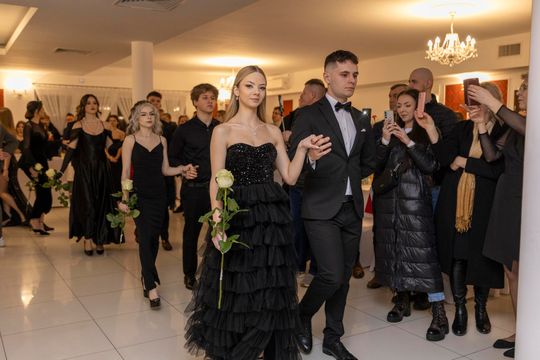 Studniówka 2025 - II Liceum Ogólnokształcące im. C. K. Norwida w Krasnymstawie [GALERIA ZDJĘĆ]