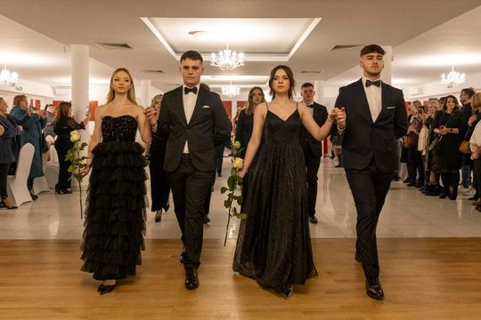 Studniówka 2025 - II Liceum Ogólnokształcące im. C. K. Norwida w Krasnymstawie [GALERIA ZDJĘĆ]