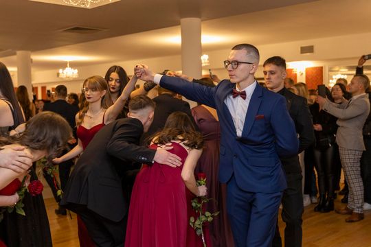 Studniówka 2025 - II Liceum Ogólnokształcące im. C. K. Norwida w Krasnymstawie [GALERIA ZDJĘĆ]