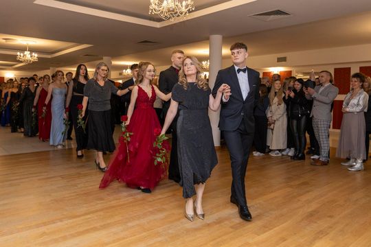 Studniówka 2025 - II Liceum Ogólnokształcące im. C. K. Norwida w Krasnymstawie [GALERIA ZDJĘĆ]