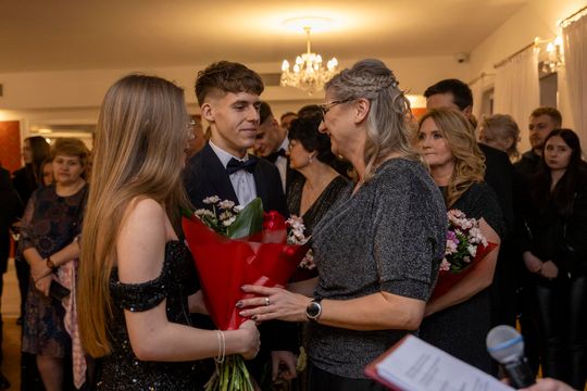 Studniówka 2025 - II Liceum Ogólnokształcące im. C. K. Norwida w Krasnymstawie [GALERIA ZDJĘĆ]