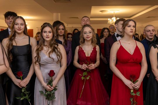 Studniówka 2025 - II Liceum Ogólnokształcące im. C. K. Norwida w Krasnymstawie [GALERIA ZDJĘĆ]