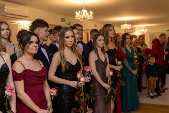 Studniówka 2025 - II Liceum Ogólnokształcące im. C. K. Norwida w Krasnymstawie [GALERIA ZDJĘĆ]