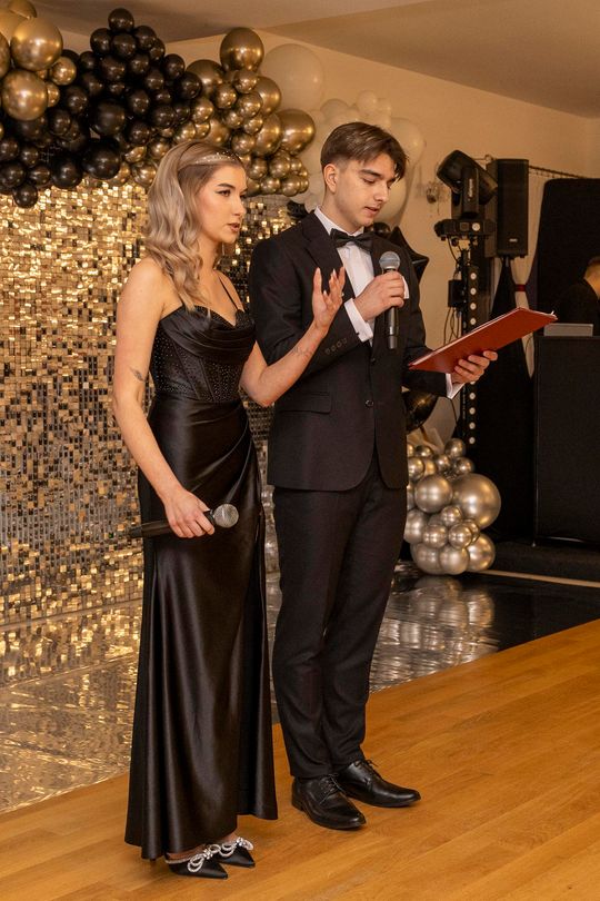 Studniówka 2025 - II Liceum Ogólnokształcące im. C. K. Norwida w Krasnymstawie [GALERIA ZDJĘĆ]