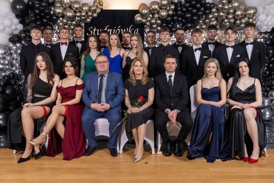 Studniówka 2025 - II Liceum Ogólnokształcące im. C. K. Norwida w Krasnymstawie [GALERIA ZDJĘĆ]