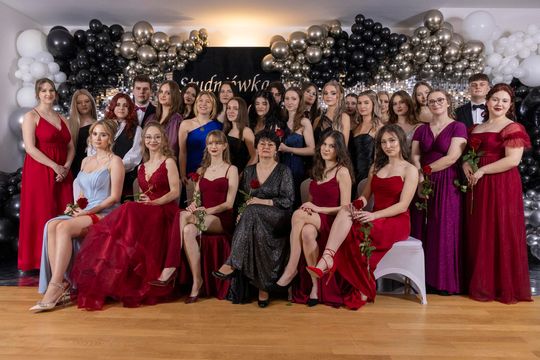 Studniówka 2025 - II Liceum Ogólnokształcące im. C. K. Norwida w Krasnymstawie [GALERIA ZDJĘĆ]