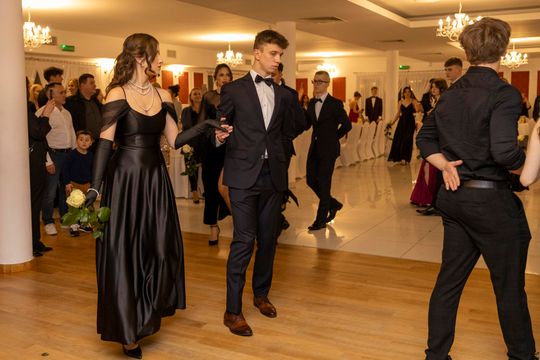 Studniówka 2025 - II Liceum Ogólnokształcące im. C. K. Norwida w Krasnymstawie [GALERIA ZDJĘĆ]