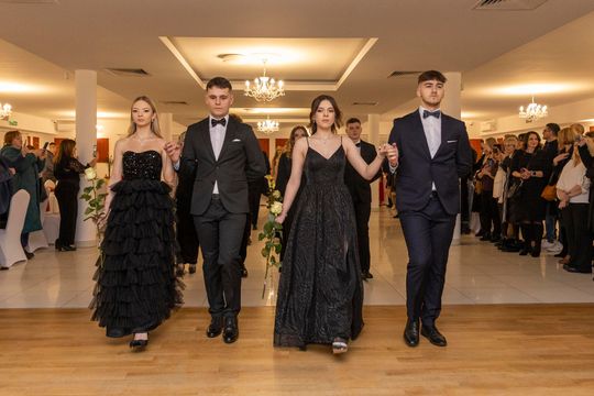 Studniówka 2025 - II Liceum Ogólnokształcące im. C. K. Norwida w Krasnymstawie [GALERIA ZDJĘĆ]