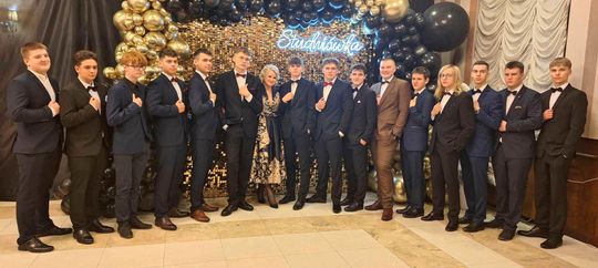 Studniówka 2025 - Zespół Szkół Ekonomicznych i Mundurowych w Chełmie cz. II [GALERIA ZDJĘĆ]