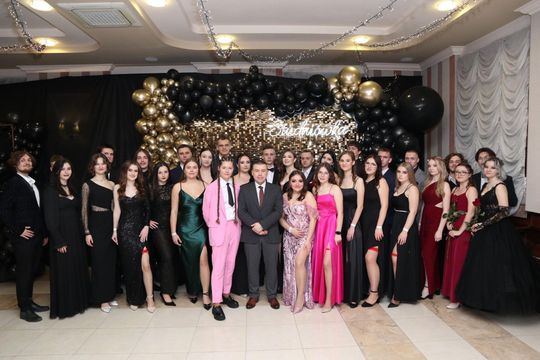 Studniówka 2025 - Zespół Szkół Ekonomicznych i Mundurowych w Chełmie cz. II [GALERIA ZDJĘĆ]