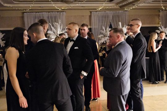 Studniówka 2025 - Zespół Szkół Ekonomicznych i Mundurowych w Chełmie cz. II [GALERIA ZDJĘĆ]